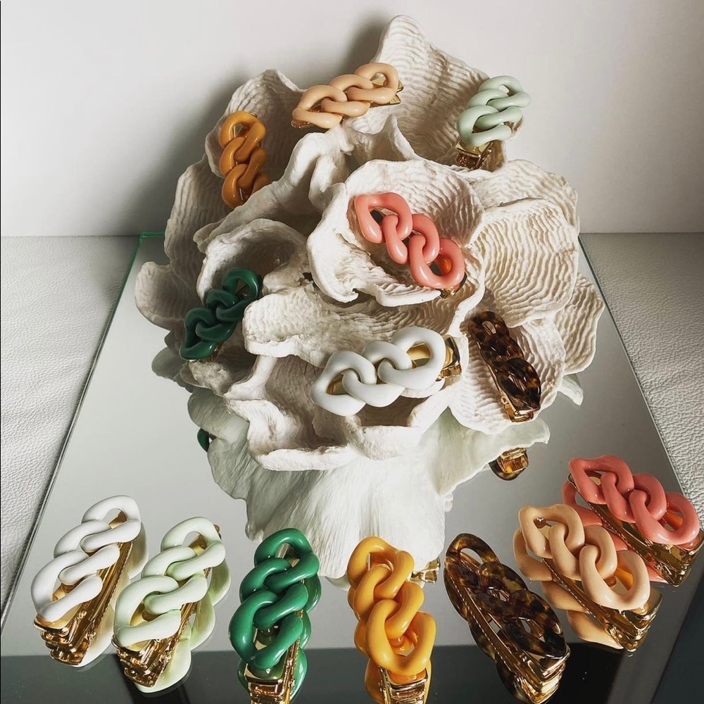Hair barrette
